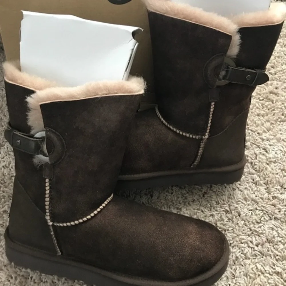 NWT UGG Brown Leather Casual Boots 11M